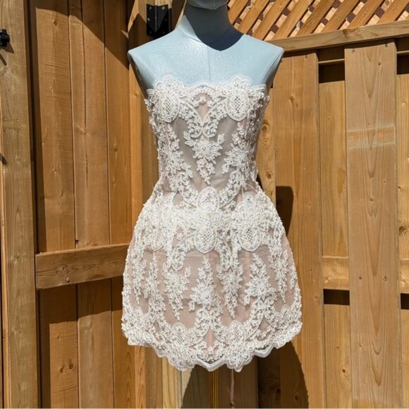 🆕 BRONX & BANCO 🧿 NWOT Maraya Blanc Lace Mini Dress, Sz M US 6 - Picture 2 of 16